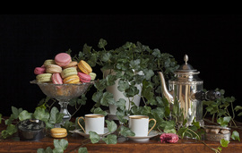 Still life with coffee and macarons / Charlotte Fröling