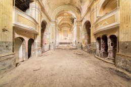 Chiesa Calabrone / Dimitri Bourriau