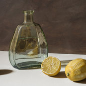 Carafe verte et citrons / Thierry Genay