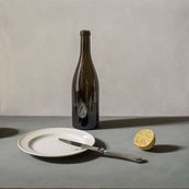 Assiette, couvert, bouteille et citron / Thierry Genay